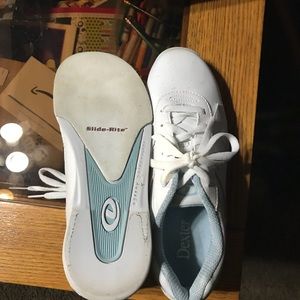 Women’s bowling shoes